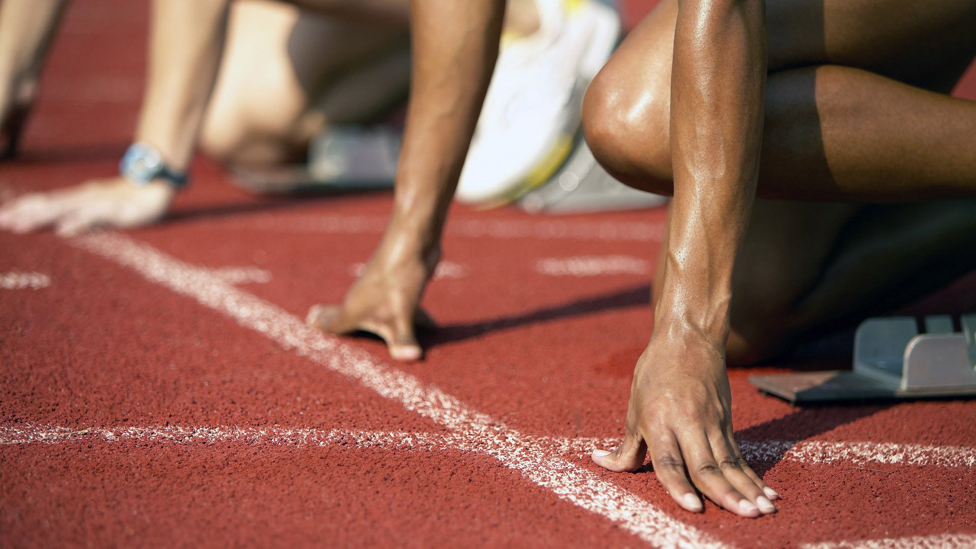 开云电竞平台-_极地白夜跑：在极光照耀下追逐梦想_，极地的白天黑夜是怎样的